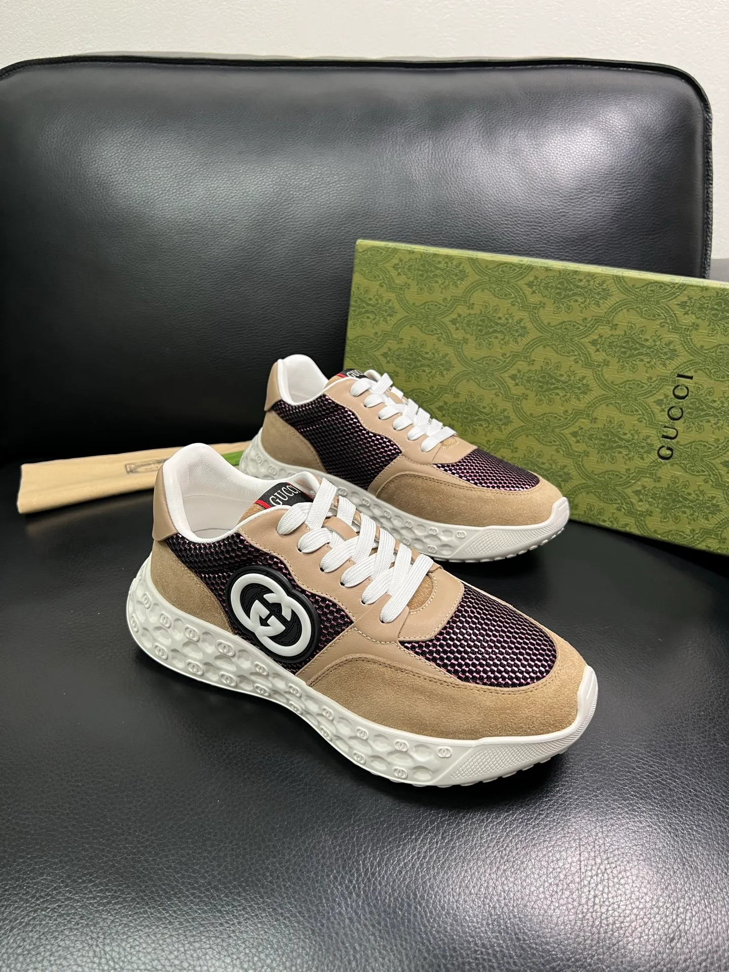 Men's shoes 💰780 Gucci top purchasing agency Gucci counter synchronization. Original factory configuration imported cowhide from Italy with mesh fabric, high-quality splicing and complex craftsmanship, imported cowhide lining, sole: original factory specially provided original sole super comfortable, original factory with single goods high quality, welcome to compare, code number 39-44 (customized 38 45) 85856